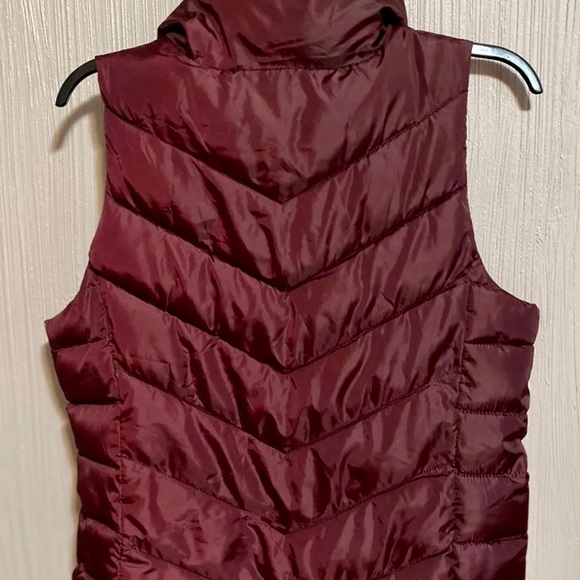 Pufffer Vests - Picture 3 of 5